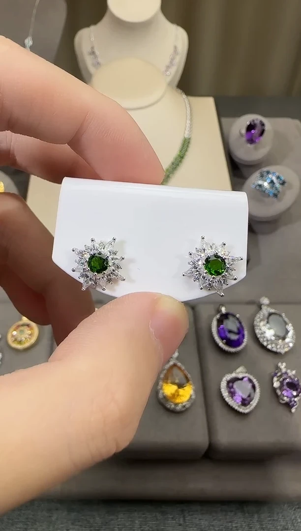 银S925镶嵌透辉石耳钉11mm简约款