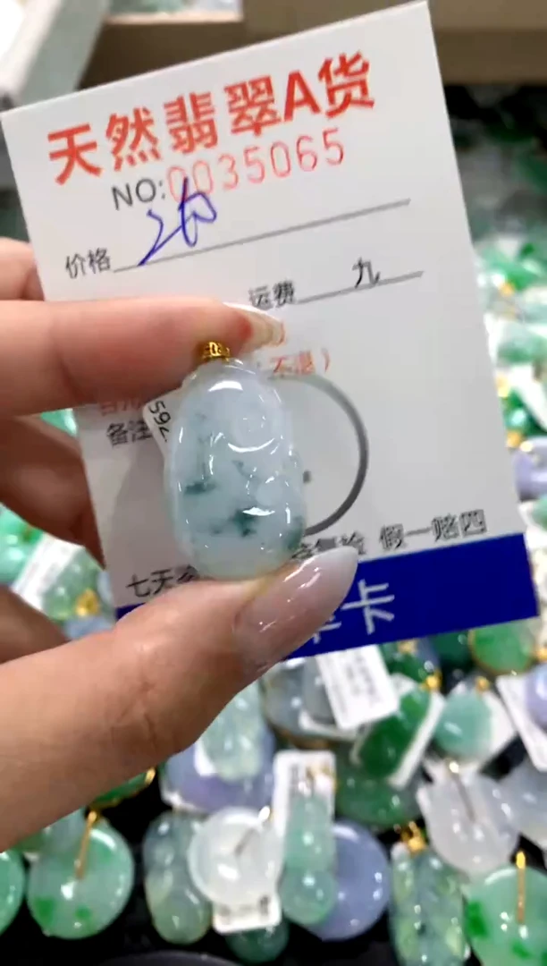 颈饰18K金镶嵌翡翠1111111111111111