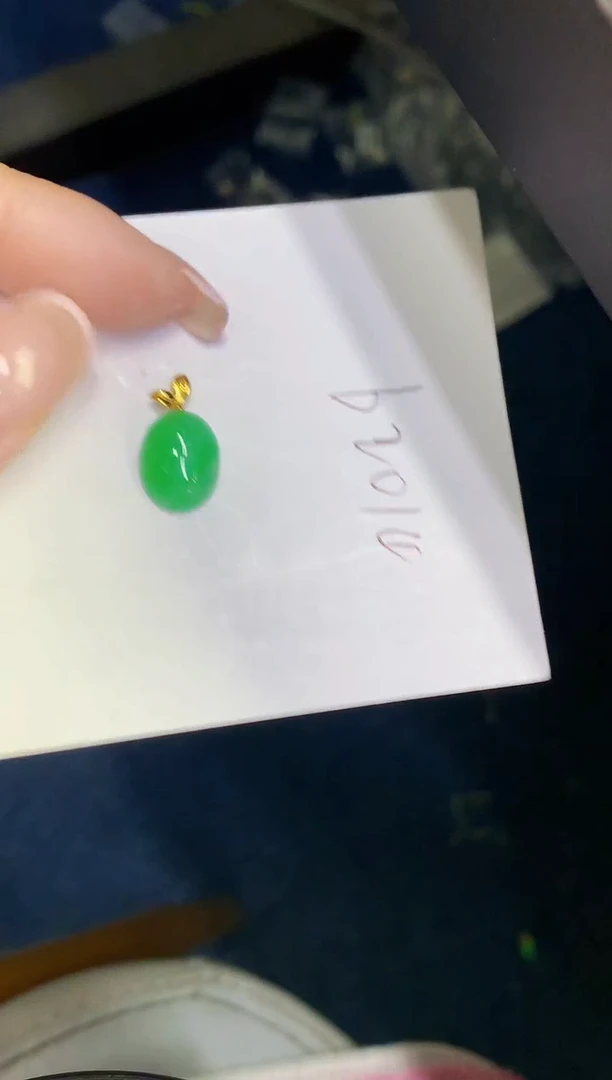 翡翠18K金镶嵌颈饰缅甸天然翡翠A货