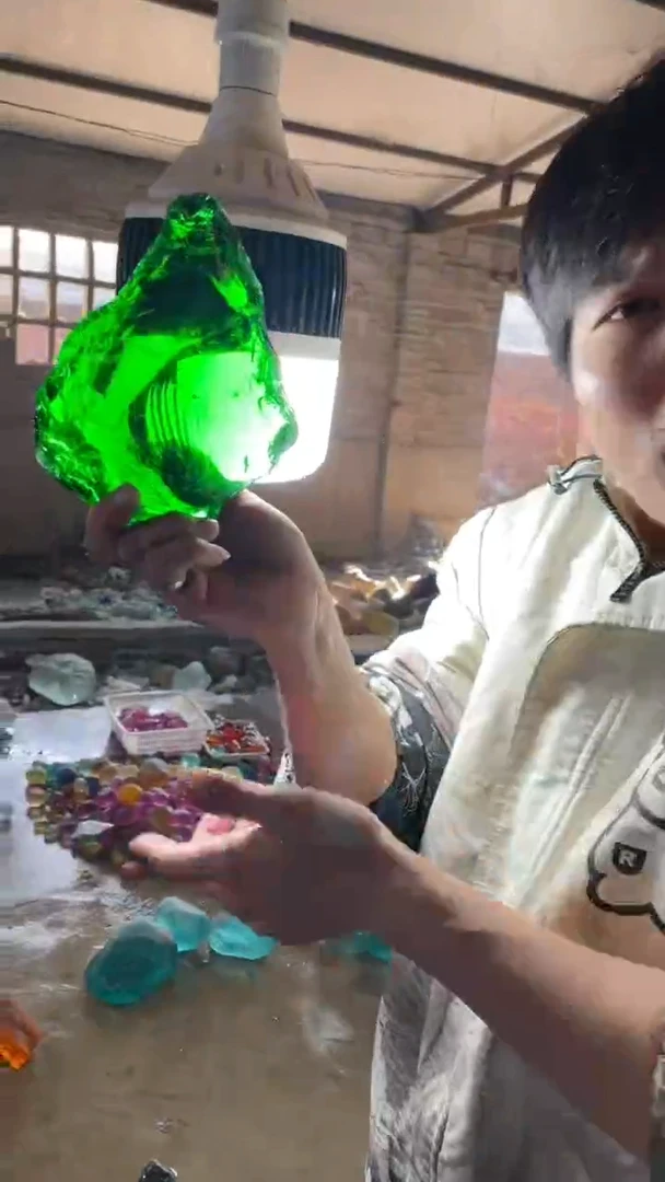 新疆五彩石原石摆件