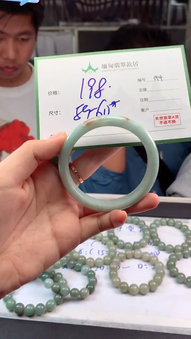 定制翡翠未镶嵌毛货需精细抛光+多人