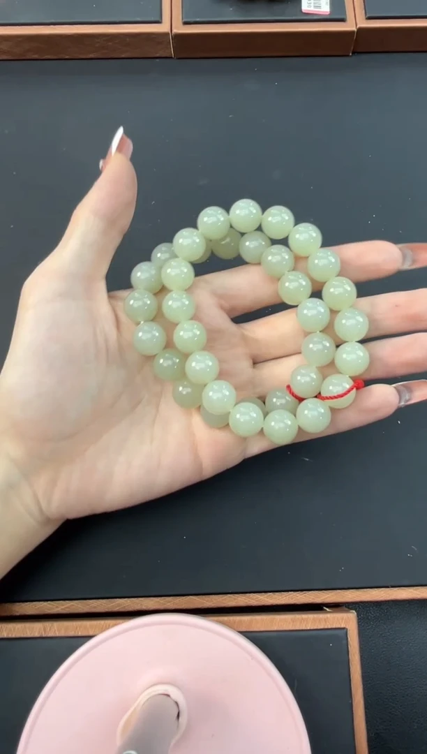 【闪购商品】和田玉手串未镶嵌且末微色差近矿卡12手串多样性发货