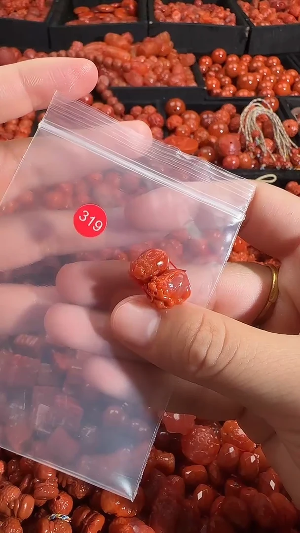 颈饰未镶嵌南红玛瑙1