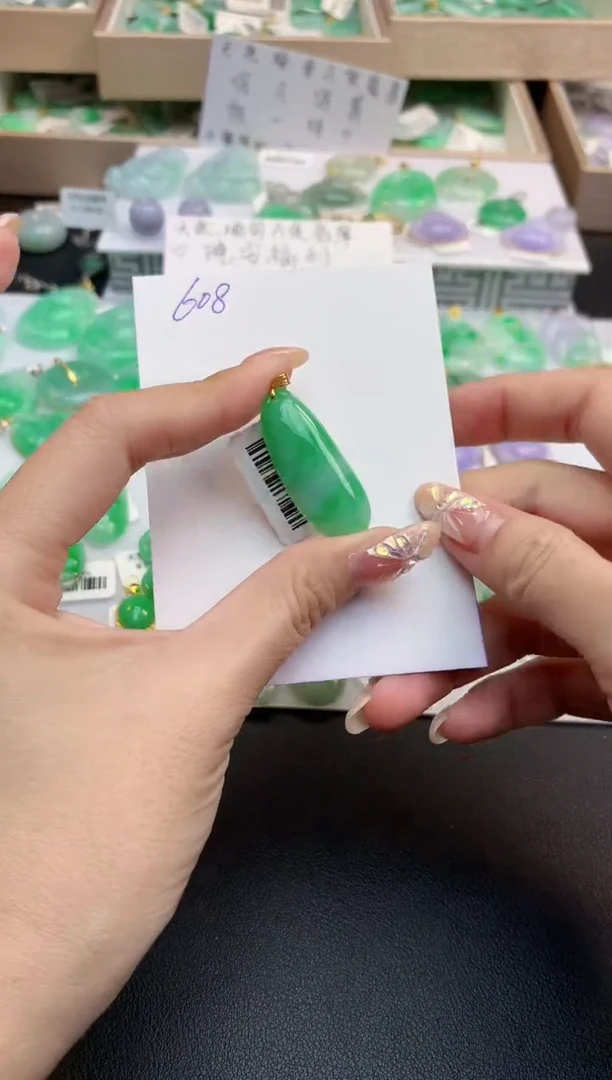 颈饰18K金镶嵌翡翠天然缅甸A货翡翠