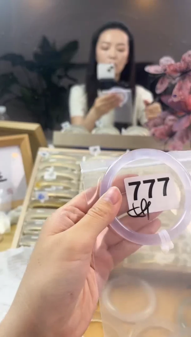 玛瑙/玉髓手镯未镶嵌777