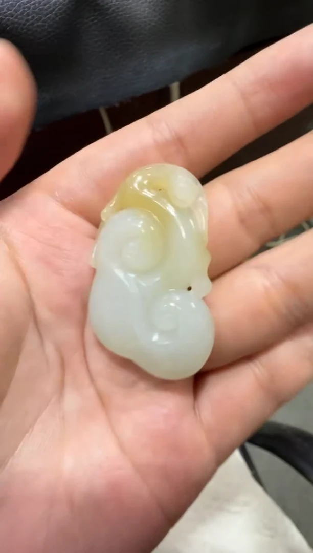 吊坠(赠链)未镶嵌和田玉金山糖白挂件（产地直发）