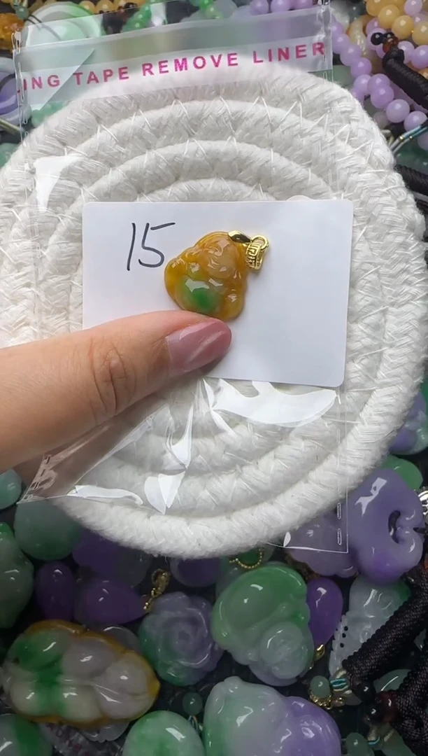 颈饰未镶嵌翡翠逗****哈天然缅甸翡翠吊坠
