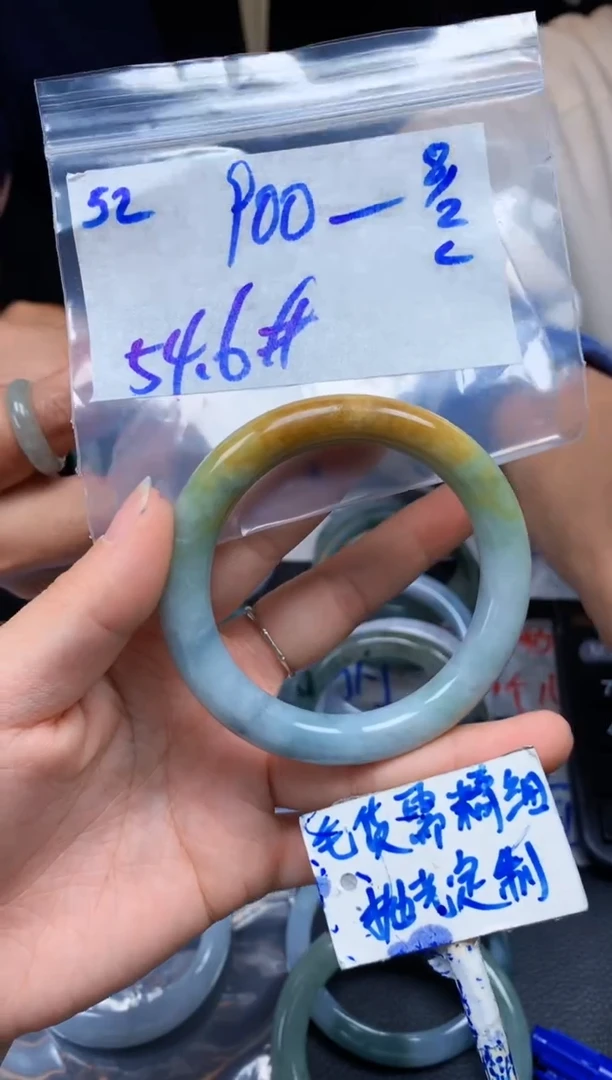 【闪购商品】定制翡翠未镶嵌52毛货需精细抛光手镯多样性拍一发一