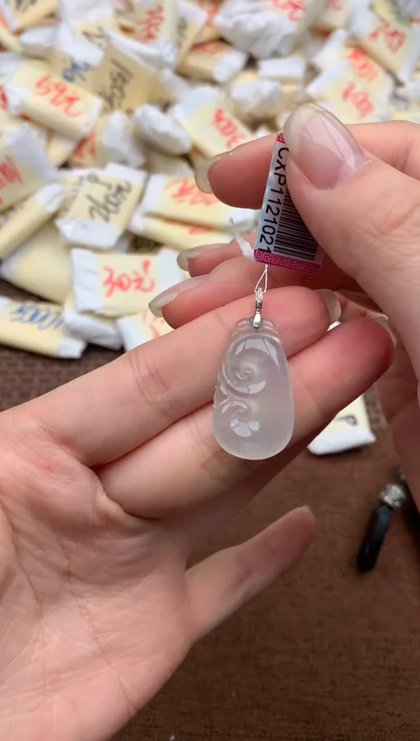 18K金镶嵌挂件翡翠1