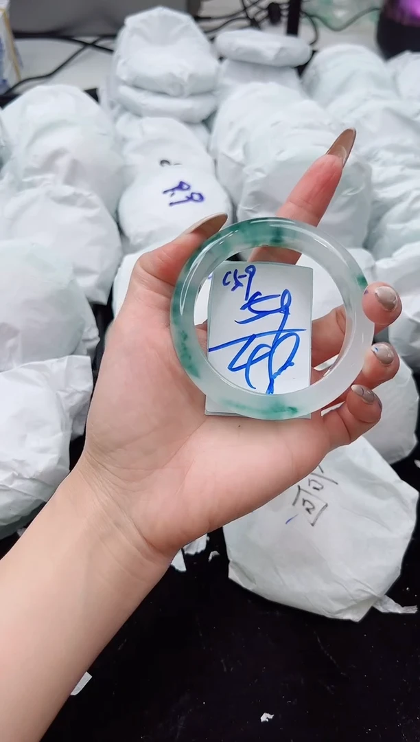 未镶嵌手镯石英质玉59圈口编号：C59