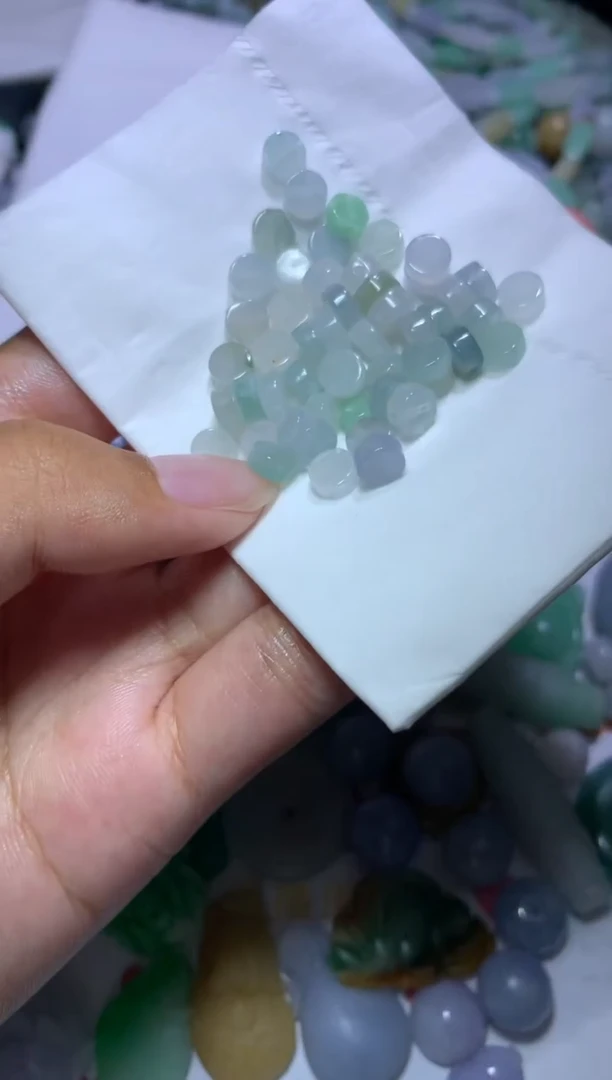 翡翠挂件未镶嵌沈****司CXX306656