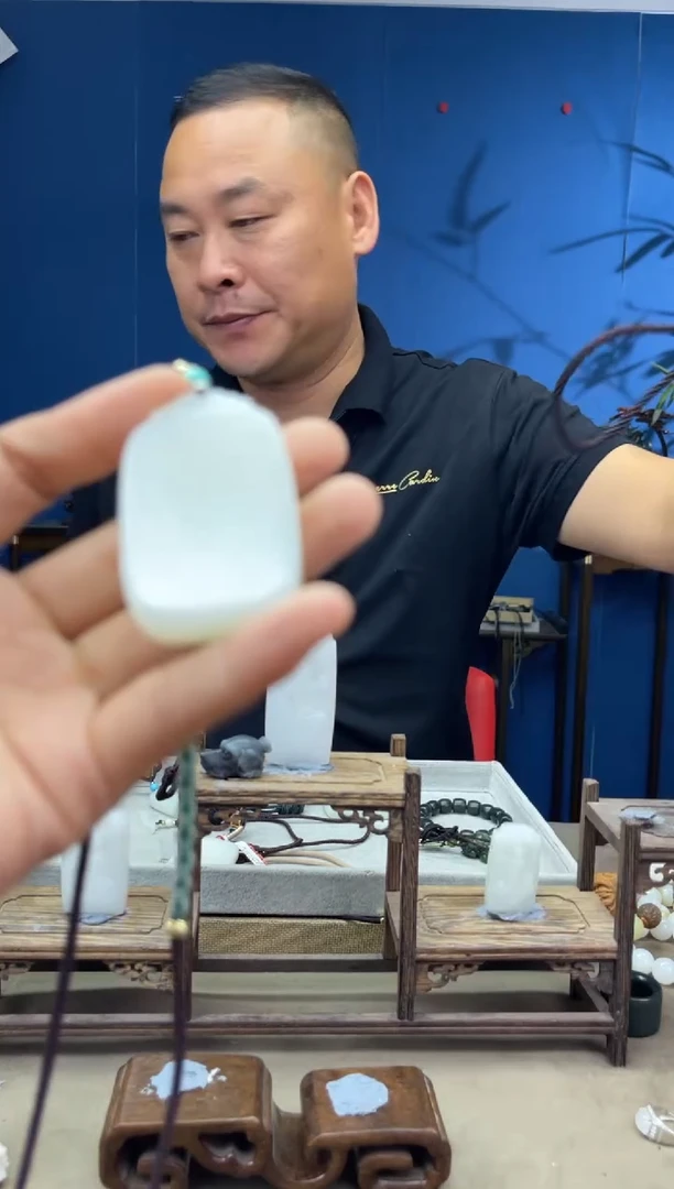 和田玉未镶嵌颈饰1