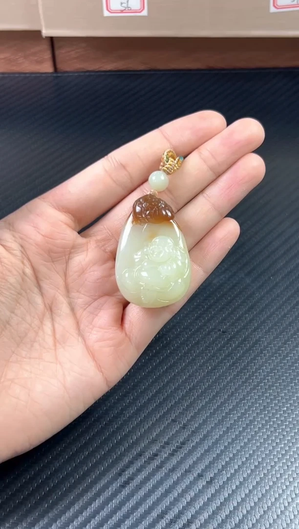 吊坠(赠链)未镶嵌和田玉若羌微色差