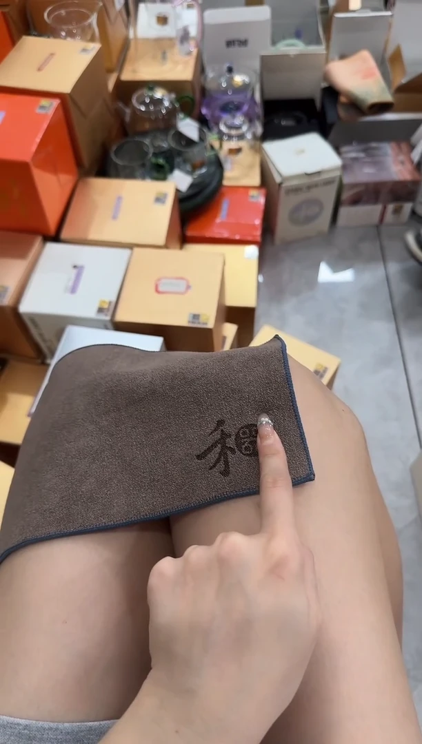 @@禾器麂皮绒茶巾两条