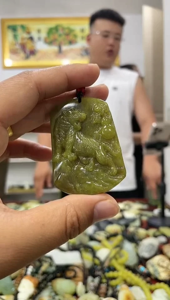 岫玉未镶嵌挂件