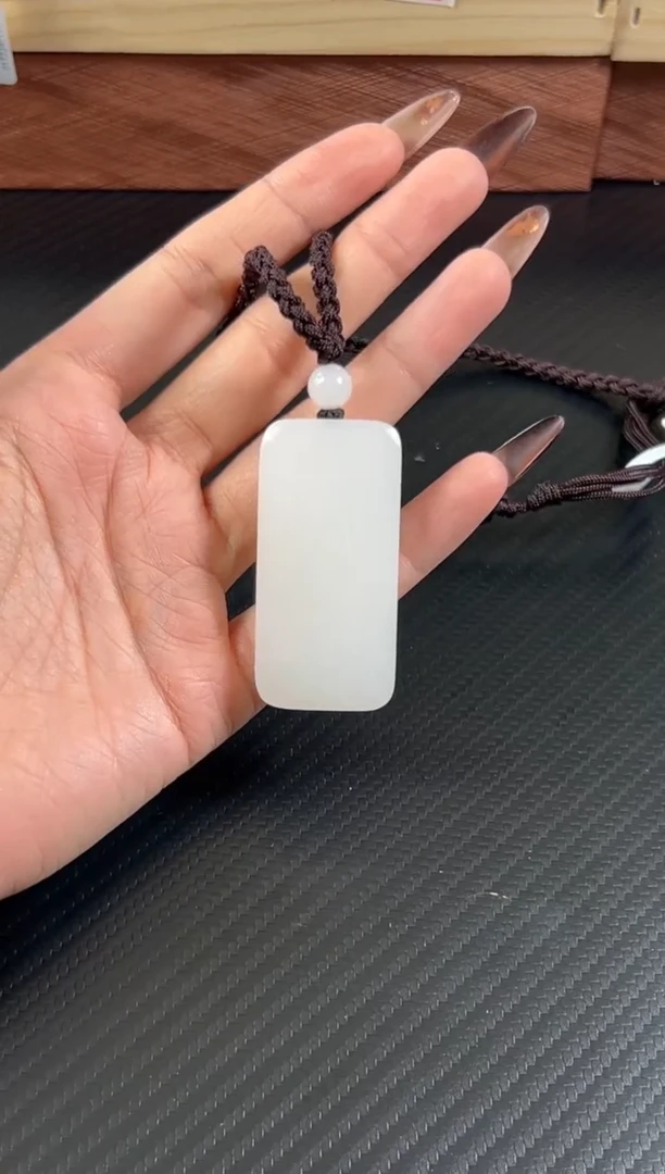 吊坠(赠链)未镶嵌和田玉S**军和田黑山微色差吊坠