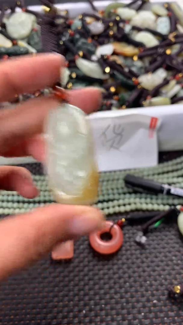 【闪购商品】和田玉颈饰未镶嵌多样性发货没有证书拍一发一有瑕