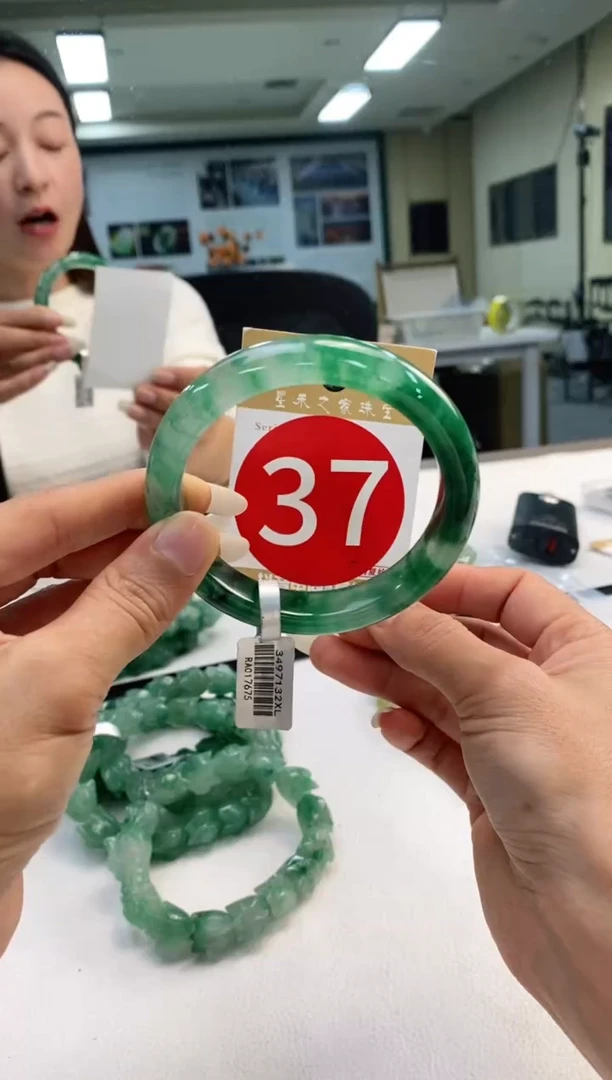 未镶嵌手镯石英质玉59+37
