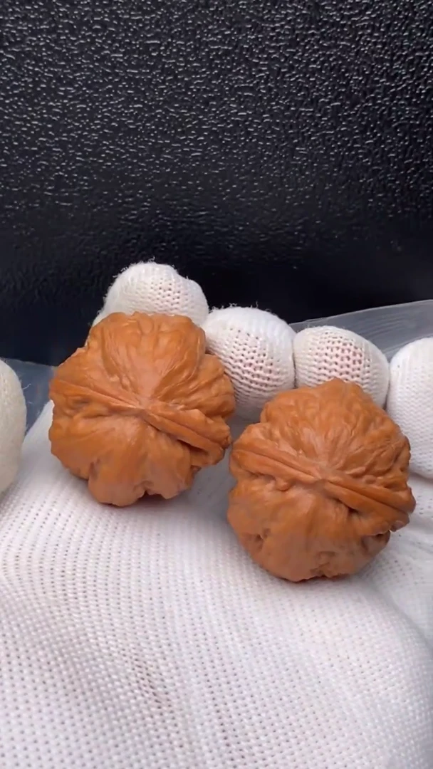 【闪购商品】文玩核桃把件盘龙石