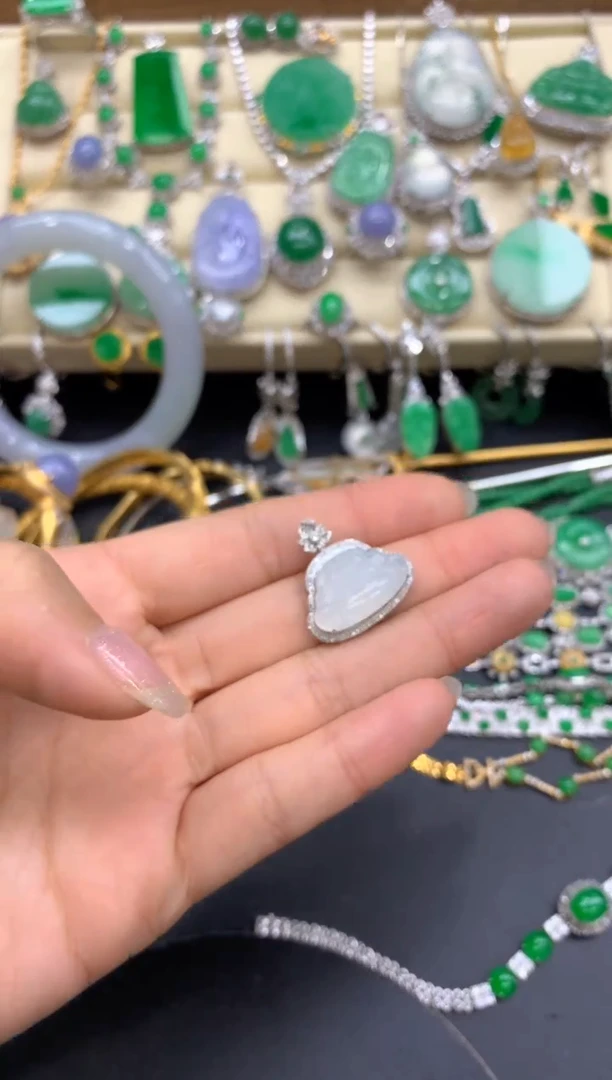 【闪购商品】翡翠颈饰18K金镶嵌144-中国好珍宝