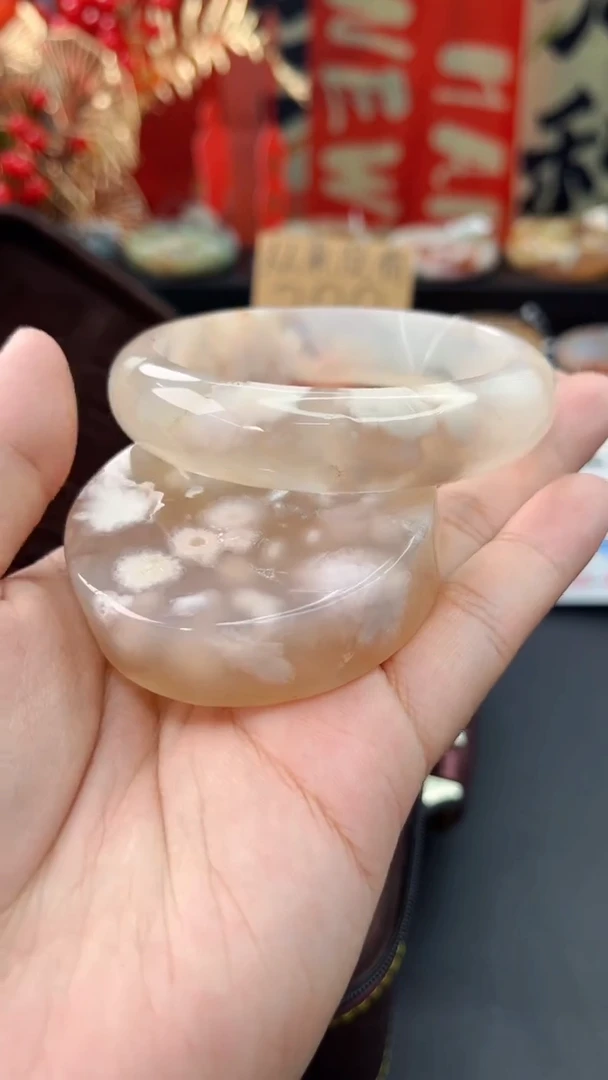 【闪购商品】石英质玉手镯未镶嵌赠送镯心（62圈口