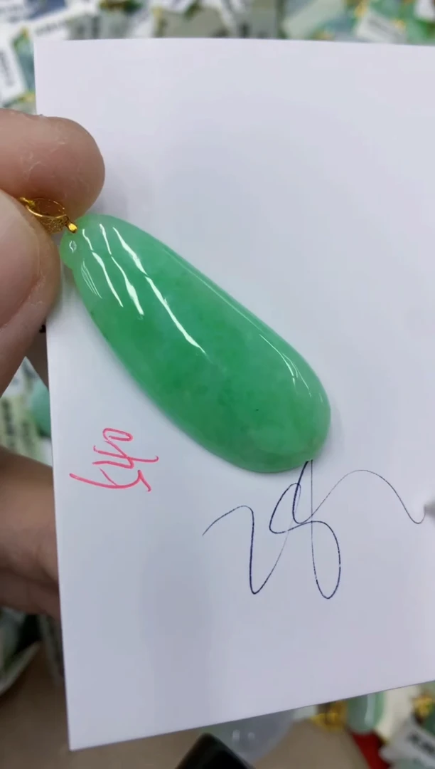 颈饰18K金镶嵌翡翠1111111111111