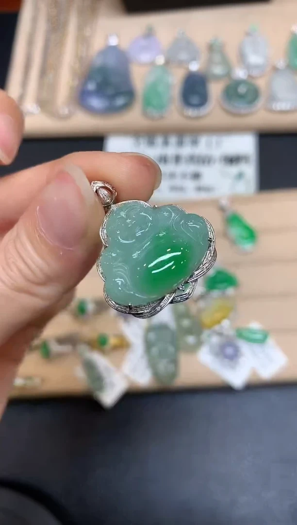 【闪购商品】翡翠颈饰18K金镶嵌佛公【无服务费】