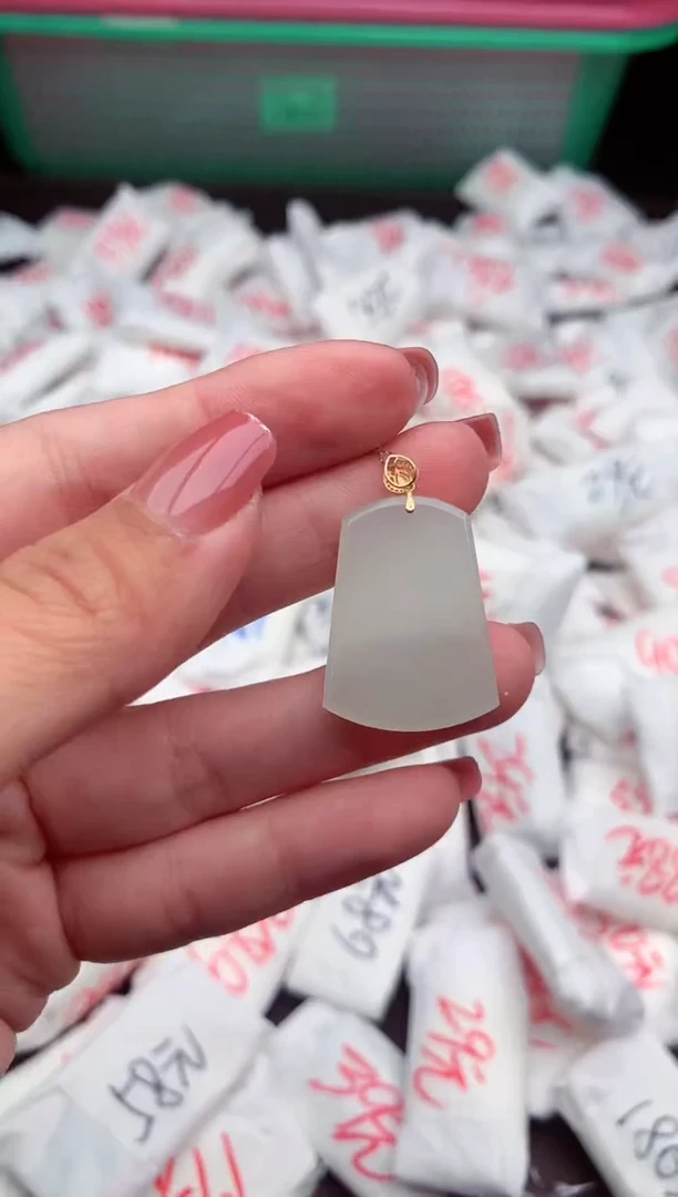 【闪购商品】和田玉挂件18K金镶嵌一