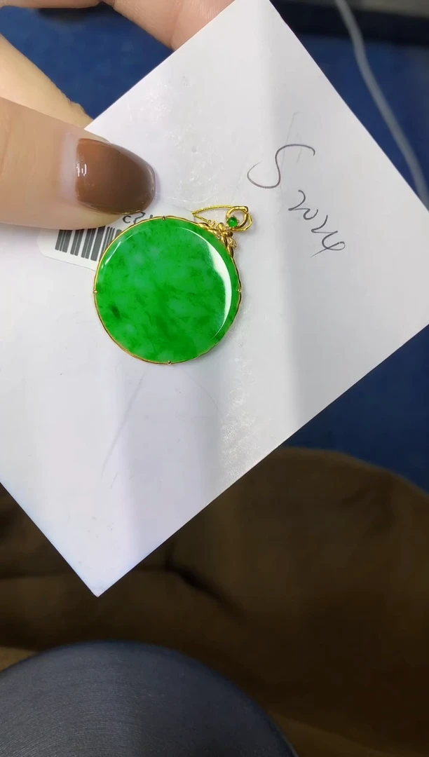 颈饰18K金镶嵌翡翠缅甸天然翡翠A货