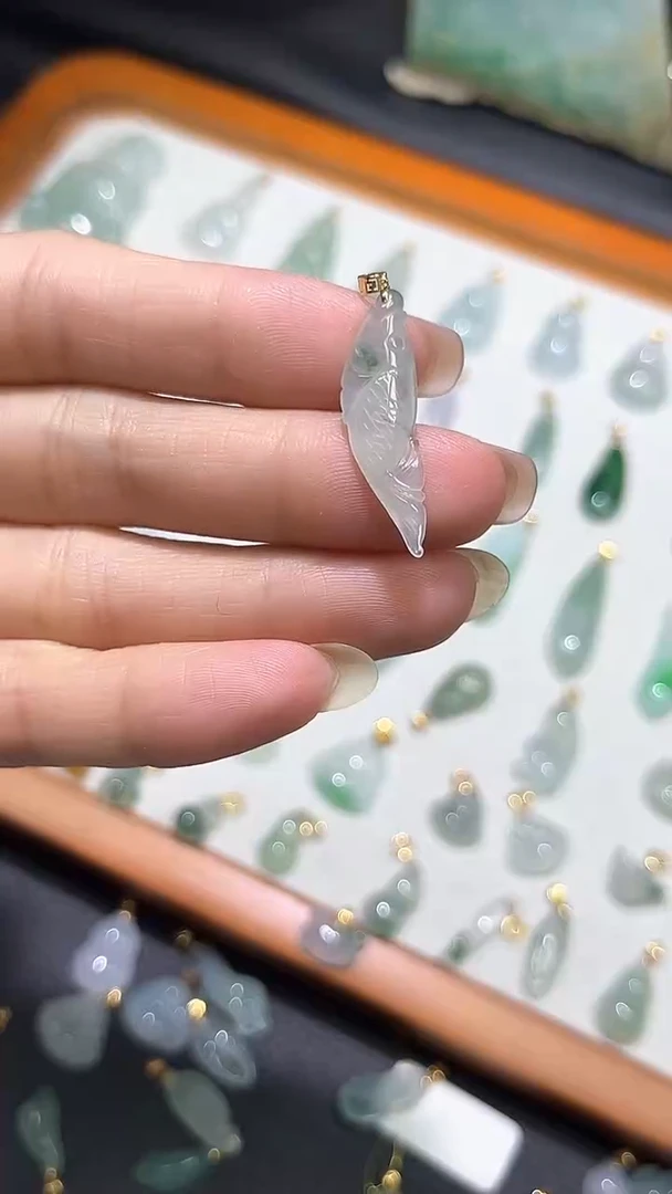颈饰18K金镶嵌翡翠42