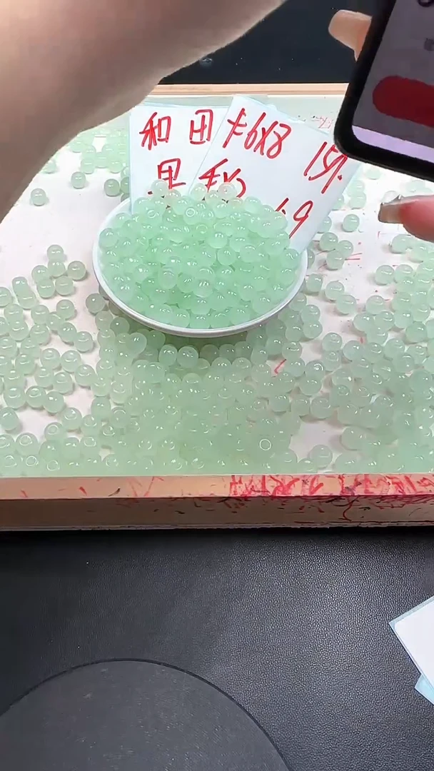 未镶嵌和田玉珠宝半成品甜果绿N423卡6*8MM 15颗