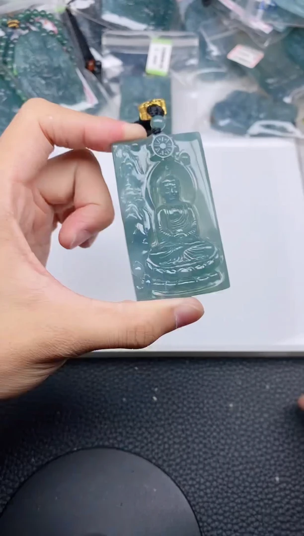 颈饰未镶嵌翡翠