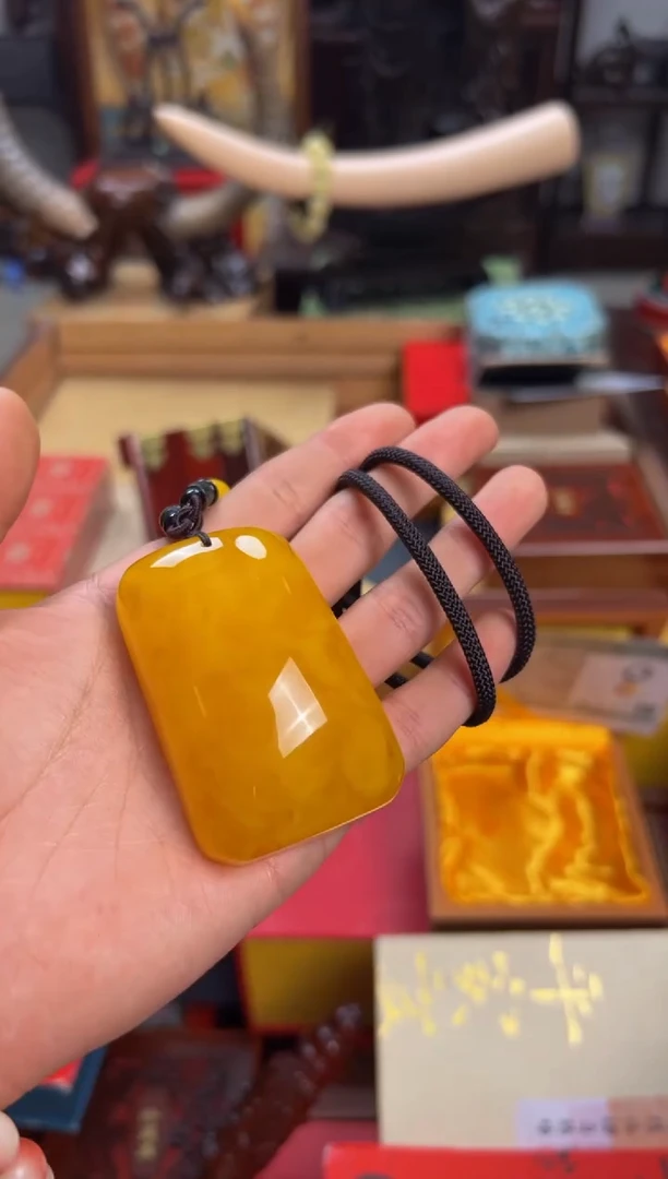 【闪购商品】蜜蜡裸石未镶嵌———————————蜜蜡无事