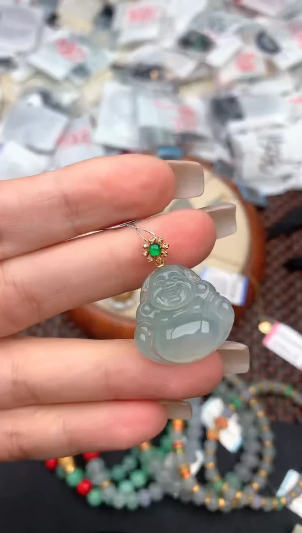 18K金镶嵌挂件翡翠一