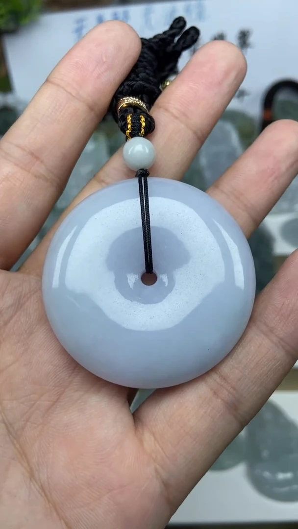 翡翠未镶嵌颈饰平安扣