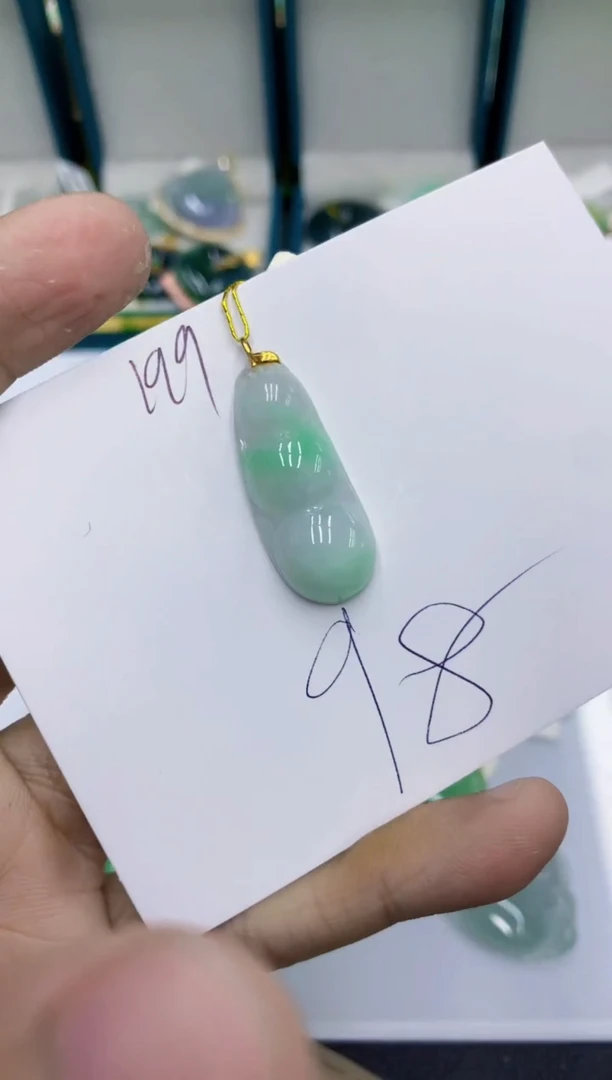 颈饰18K金镶嵌翡翠1111111111