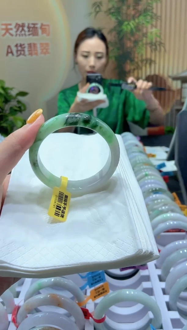翡翠手镯未镶嵌000026008
