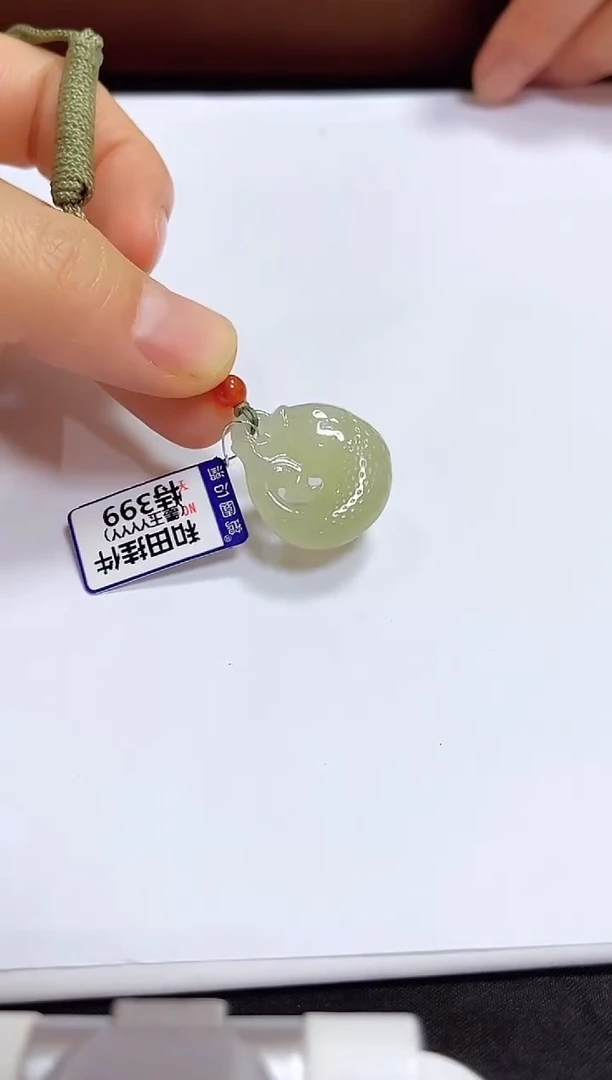 颈饰未镶嵌和田玉挂件