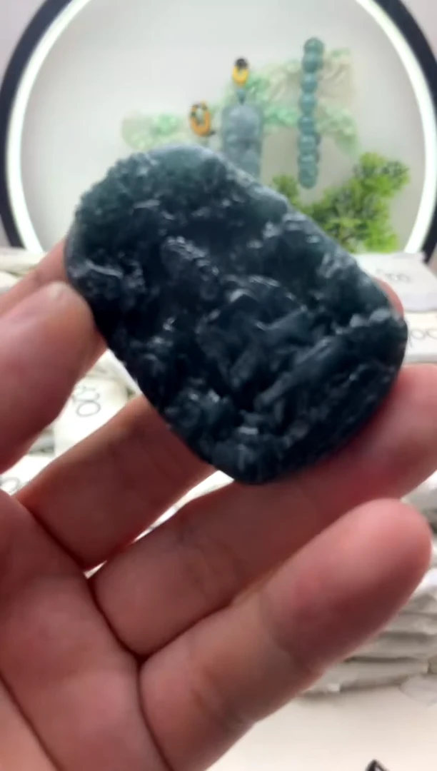 翡翠未镶嵌颈饰九龙观音