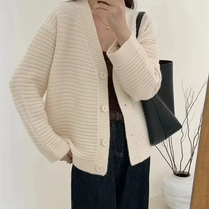 丨秋冬新款黄色镂空宽松V领软糯透气毛衣上衣 17083