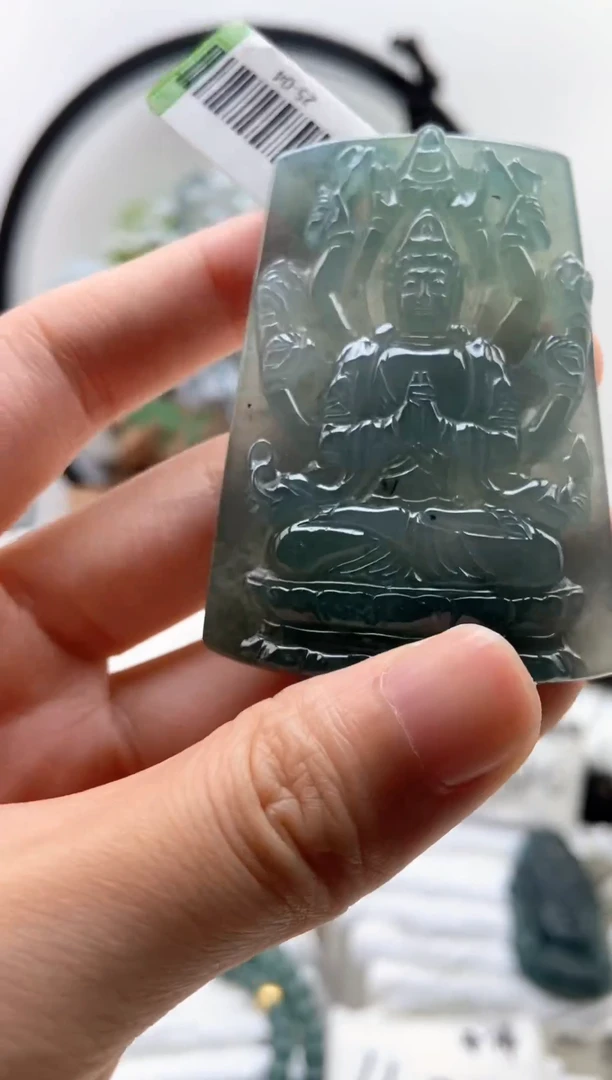 翡翠未镶嵌颈饰千手观音