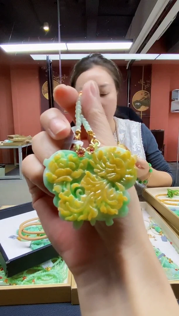 颈饰未镶嵌翡翠吊坠