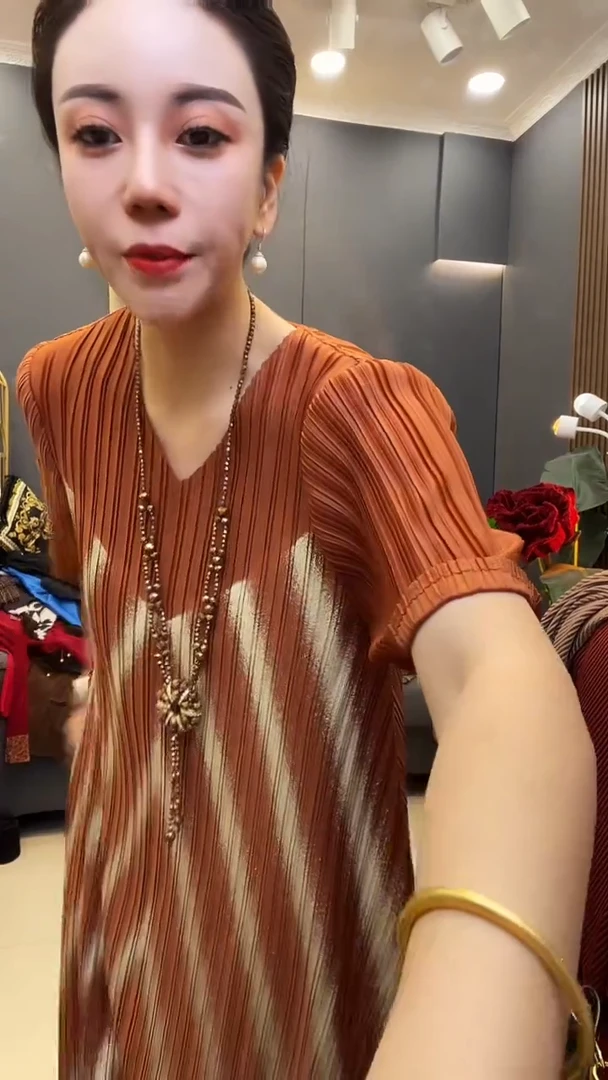 聚酯纤维（涤纶）焦糖色 条烫金