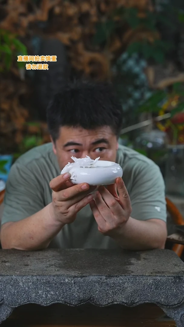 完全开放龙腾烟灰缸瓷器