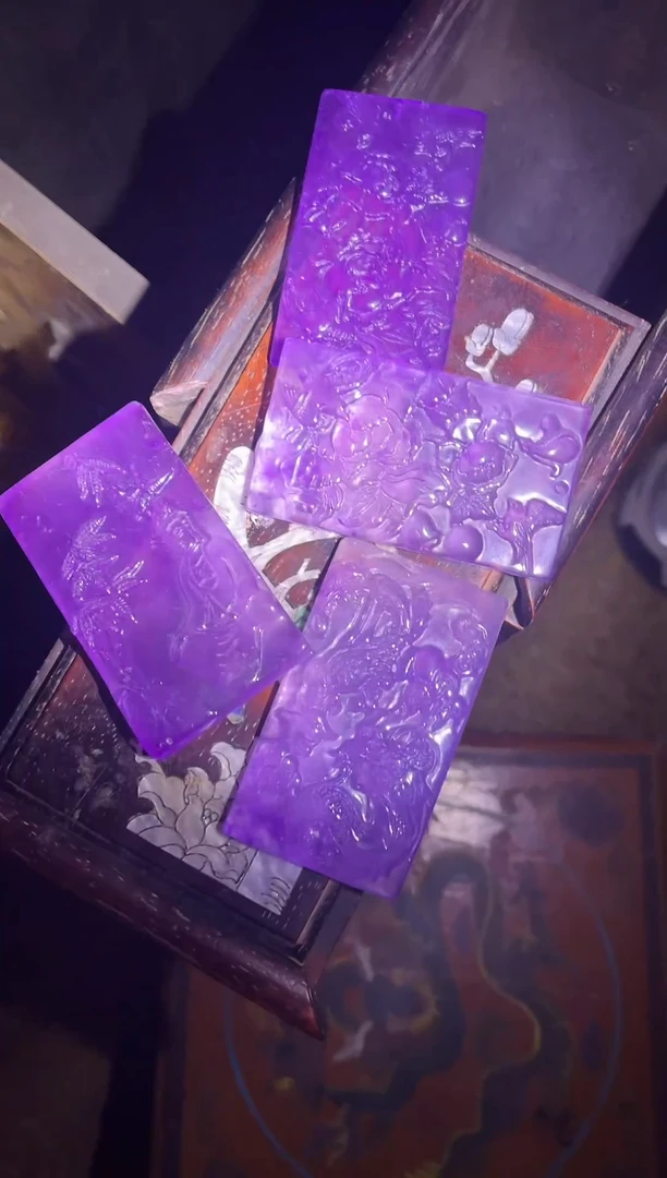 和田玉未镶嵌颈饰和田玉紫牌吊坠  其中一个给