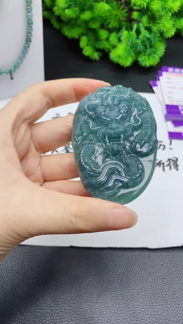颈饰未镶嵌翡翠