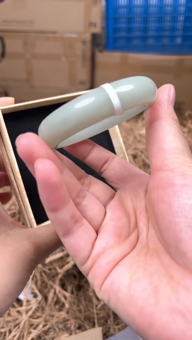 未镶嵌手镯石英质玉DL-005