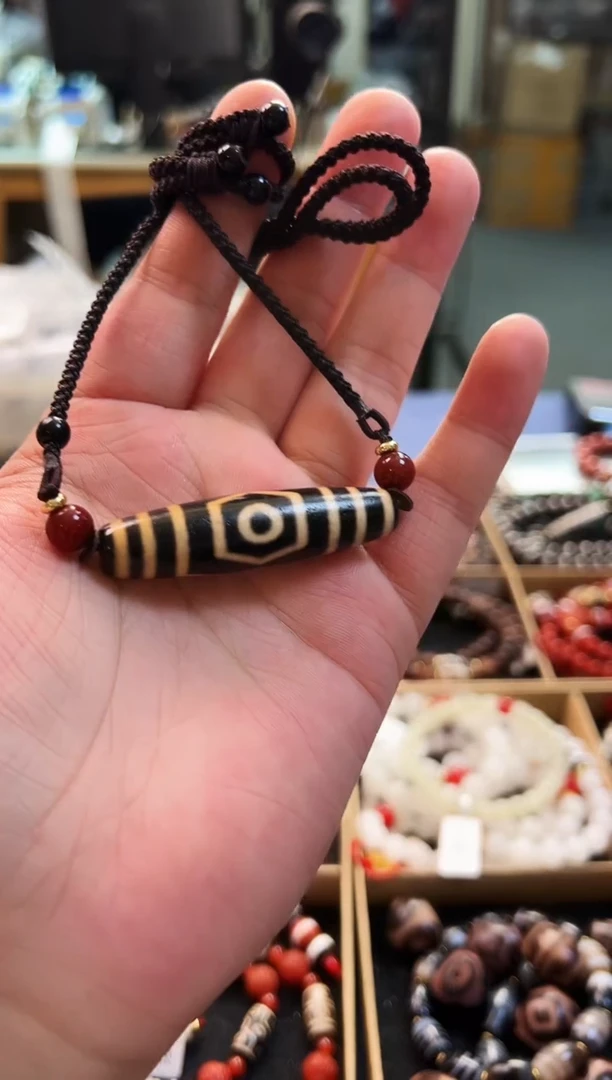 玛瑙/玉髓（覆膜）吊坠(赠链)未镶嵌高*德宝盖三眼