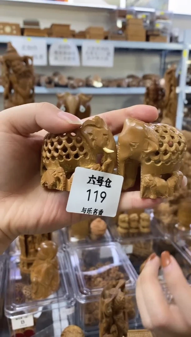 檀香木其他工艺品镂空象    60 克    6 ~119