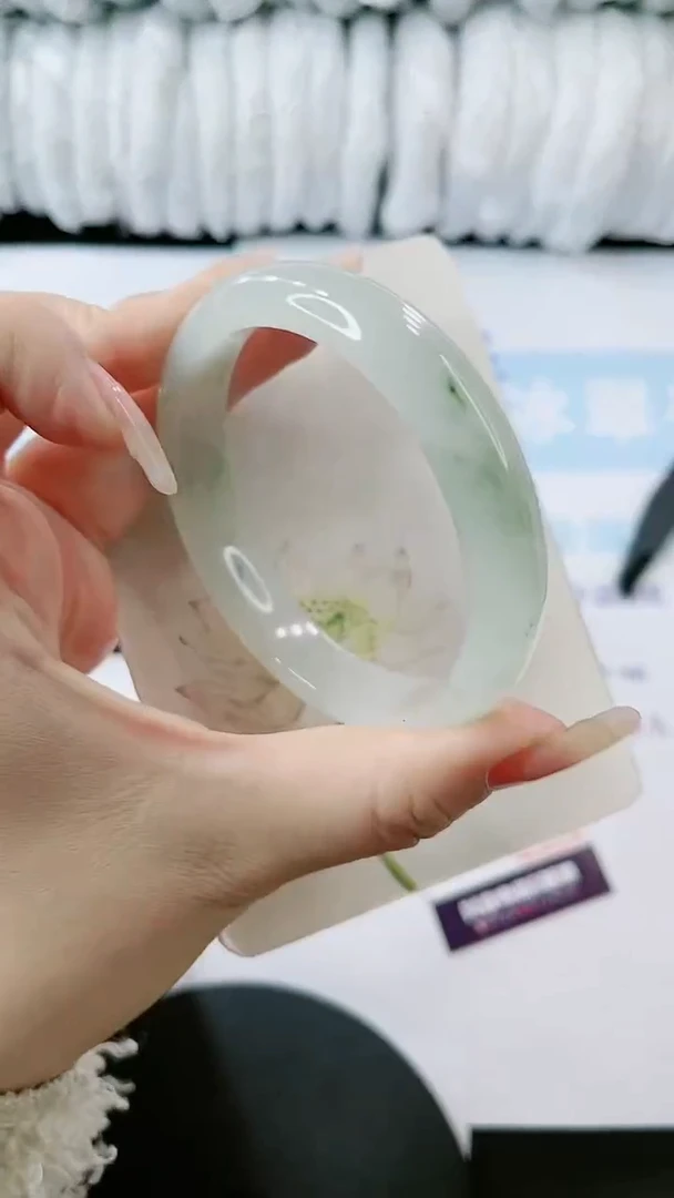 【闪购商品】石英质玉手镯未镶嵌多样性发货D244